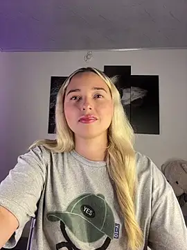 Snapshot of Irisweet_ chatting on 11/25/25, 10:21 Irisweet online show from 11/25/25, 10:21