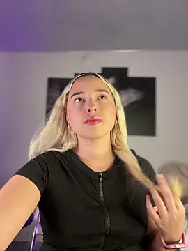 Snapshot of Irisweet_ chatting on 11/26/25, 09:38 Irisweet online show from 11/26/25, 09:38