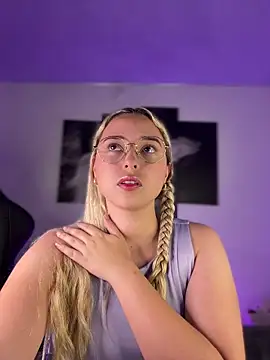 Snapshot of Irisweet_ chatting on 11/27/25, 10:45 Irisweet online show from 11/27/25, 10:45