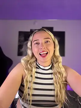 Snapshot of Irisweet_ chatting on 11/29/25, 10:57 Irisweet online show from 11/29/25, 10:57