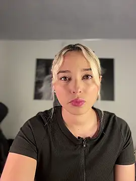 Snapshot of Irisweet_ chatting on 12/02/25, 10:49 Irisweet online show from 12/02/25, 10:49