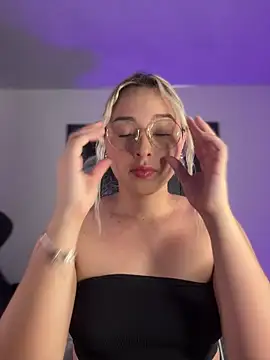 Snapshot of Irisweet_ chatting on 12/03/25, 10:08 Irisweet online show from 12/03/25, 10:08