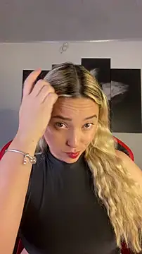 Snapshot of Irisweet_ chatting on 12/14/25, 03:17 Irisweet online show from 12/14/25, 03:17