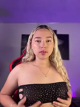 Snapshot of Irisweet_ chatting on 12/15/25, 12:09 Irisweet online show from 12/15/25, 12:09