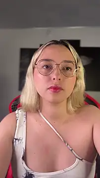 Snapshot of Irisweet_ chatting on 12/18/25, 10:27 Irisweet online show from 12/18/25, 10:27