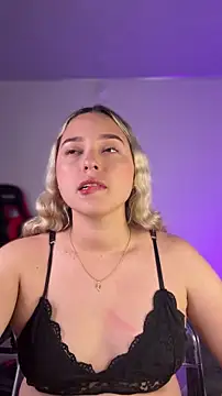 Snapshot of Irisweet_ chatting on 01/17/26, 10:24 Irisweet online show from 01/17/26, 10:24