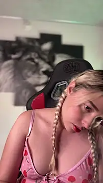 Snapshot of Irisweet_ chatting on 02/06/26, 10:24 Irisweet online show from 02/06/26, 10:24