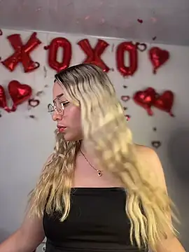 Snapshot of Irisweet_ chatting on 02/21/26, 12:33 Irisweet online show from 02/21/26, 12:33