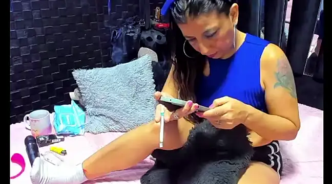 Snapshot of mature_sexi40 chatting on 02/18/25, 05:42 mature sexi40 online show from 02/18/25, 05:42