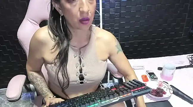 Snapshot of mature_sexi40 chatting on 03/01/25, 01:11 mature sexi40 online show from 03/01/25, 01:11