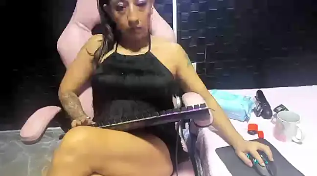 Snapshot of mature_sexi40 chatting on 03/15/25, 06:25 mature sexi40 online show from 03/15/25, 06:25