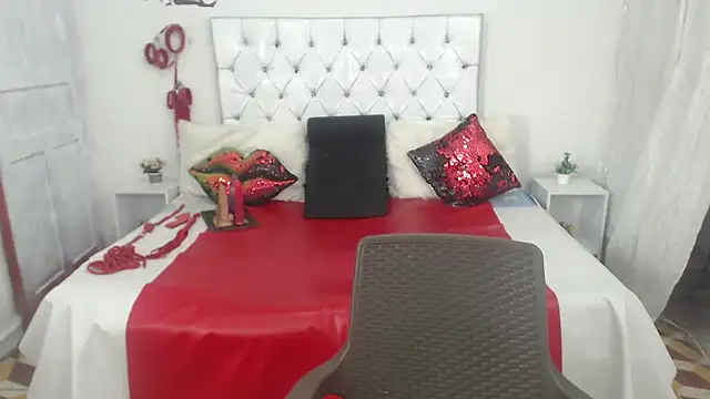 Snapshot of Sweetbigcatt chatting on 02/13/26, 04:08 Sweetbigcatt online show from 02/13/26, 04:08