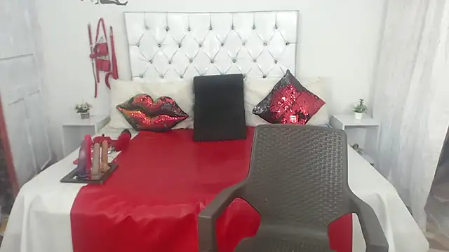 Snapshot of Sweetbigcatt chatting on 02/22/26, 07:45 Sweetbigcatt online show from 02/22/26, 07:45