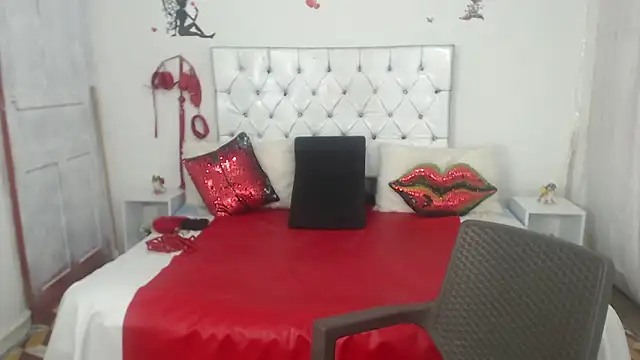 Snapshot of Sweetbigcatt chatting on 04/12/26, 04:50 Sweetbigcatt online show from 04/12/26, 04:50