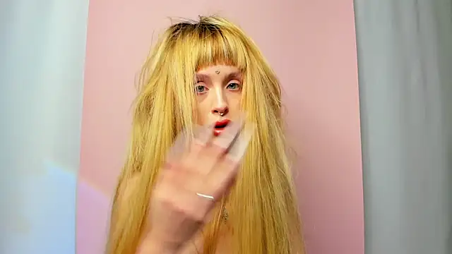 Snapshot of FlowerOfSin2001 chatting on 06/05/26, 04:24 FlowerOfSin2001 online show from 06/05/26, 04:24