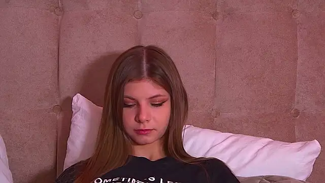 AudreyBarlow online show from 02/01/25, 03:07