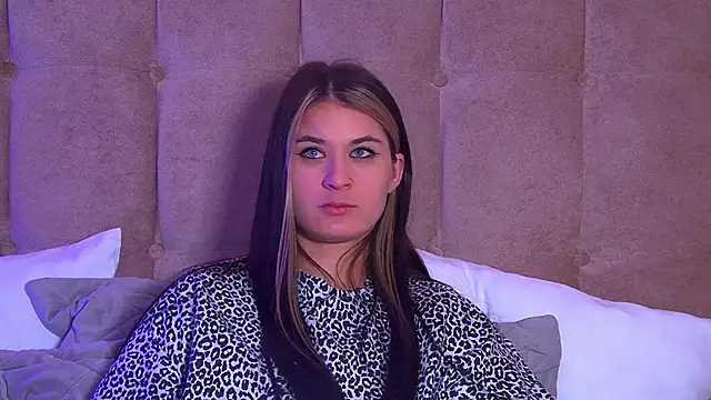 Snapshot of RachelSimpson chatting on 02/21/25, 12:27 RachelSimpson online show from 02/21/25, 12:27