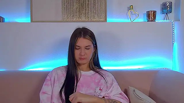 Snapshot of RachelSimpson chatting on 03/06/25, 12:43 RachelSimpson online show from 03/06/25, 12:43