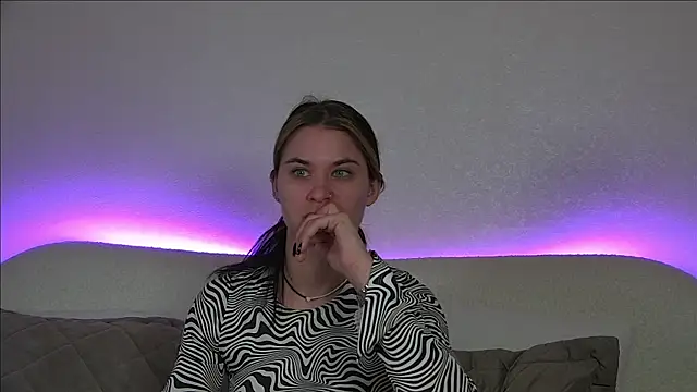 Snapshot of RachelSimpson chatting on 03/12/25, 06:33 RachelSimpson online show from 03/12/25, 06:33