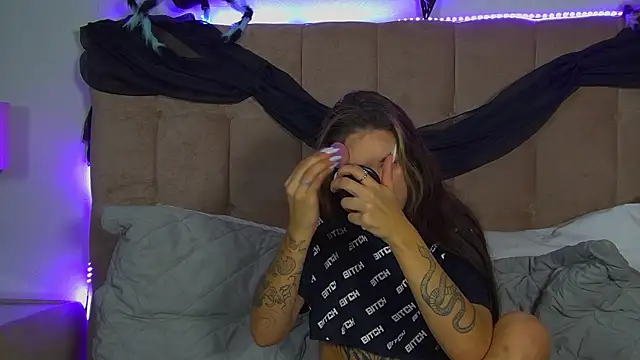 Snapshot of RachelSimpson chatting on 10/31/25, 06:31 RachelSimpson online show from 10/31/25, 06:31