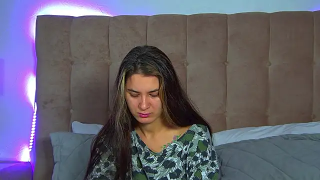 Snapshot of RachelSimpson chatting on 11/08/25, 06:18 RachelSimpson online show from 11/08/25, 06:18