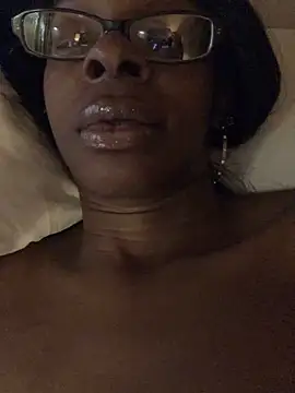 Snapshot of Jasmine_FullsShine chatting on 11/11/25, 09:26 Jasmine FullsShine online show from 11/11/25, 09:26