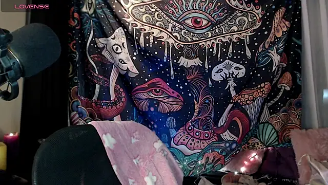 Hannah-Valhalla online show from 10/31/25, 02:12