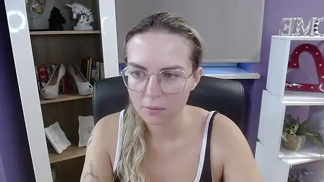 Zoey Erotic online show from 09/10/25, 04:34