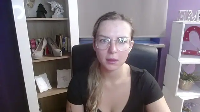 Zoey Erotic online show from 09/15/25, 04:23