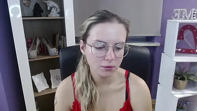 Zoey Erotic online show from 09/17/25, 04:25