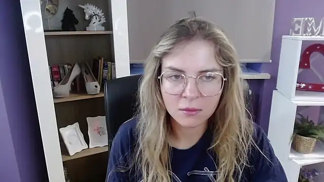 Zoey Erotic online show from 09/19/25, 04:36