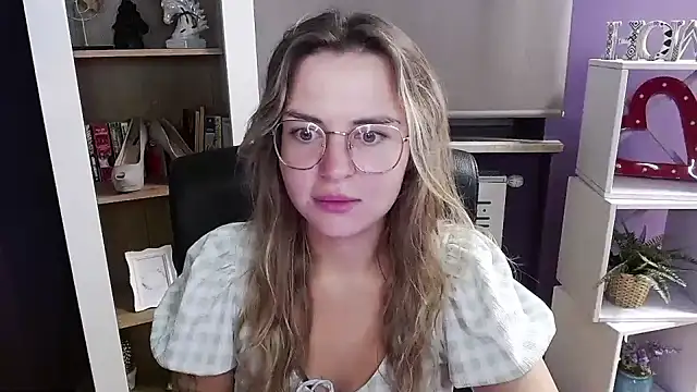 Zoey Erotic online show from 10/10/25, 04:22