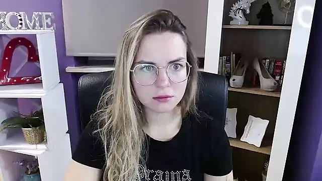 Zoey Erotic online show from 10/22/25, 04:24