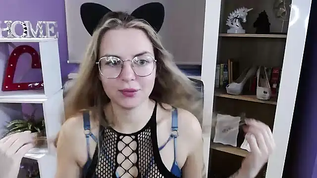 Zoey Erotic online show from 10/31/25, 05:41