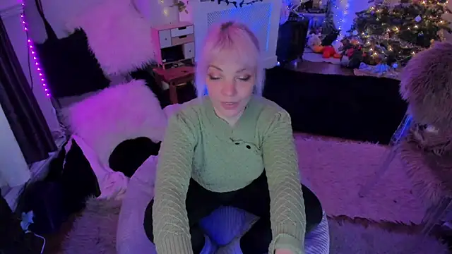 AliceW0lf online show from 12/18/25, 04:13