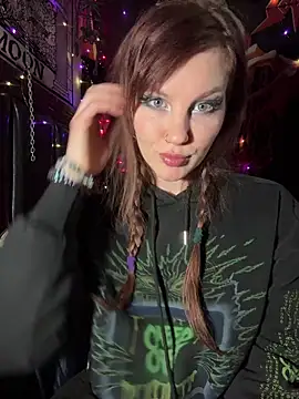 Snapshot of courtneyoccult chatting on 12/14/25, 11:20 courtneyoccult online show from 12/14/25, 11:20