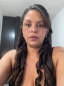 Snapshot of Kataliina chatting on 01/25/25, 01:54 Kataliina online show from 01/25/25, 01:54