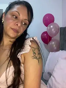 Snapshot of Kataliina chatting on 03/17/25, 04:51 Kataliina online show from 03/17/25, 04:51