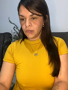 Snapshot of Kataliina chatting on 10/15/25, 03:28 Kataliina online show from 10/15/25, 03:28