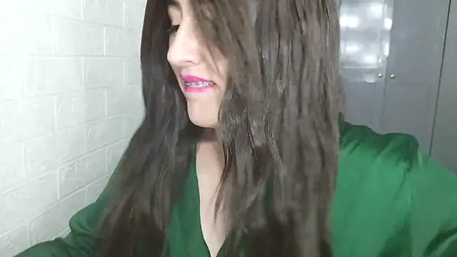 Snapshot of naughty_sarahh chatting on 03/28/26, 04:23 naughty sarahh online show from 03/28/26, 04:23