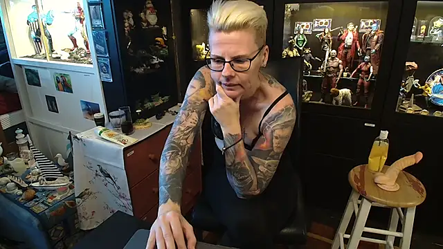 MaryG online show from 01/16/25, 01:47