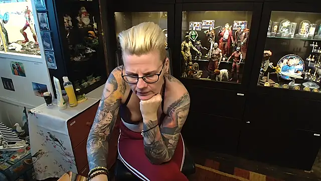 MaryG online show from 01/22/25, 02:03