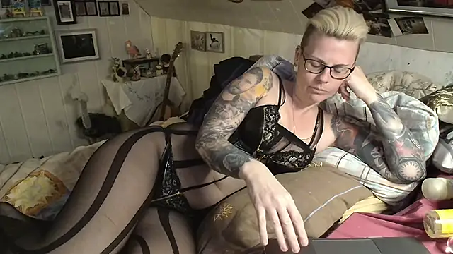 MaryG online show from 02/27/25, 07:04