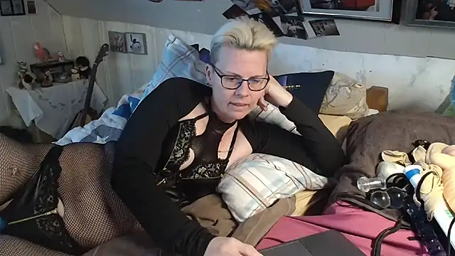 MaryG online show from 02/28/25, 01:58