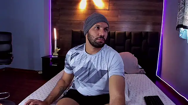 Snapshot of anthonylatynxd chatting on 02/06/25, 03:52 anthonylatynxd online show from 02/06/25, 03:52