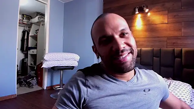 Snapshot of anthonylatynxd chatting on 02/18/25, 02:27 anthonylatynxd online show from 02/18/25, 02:27