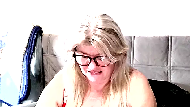 Snapshot of Diana_49 chatting on 03/03/26, 08:04 Diana 49 online show from 03/03/26, 08:04