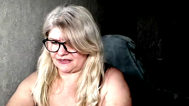 Snapshot of Diana_49 chatting on 03/05/26, 08:49 Diana 49 online show from 03/05/26, 08:49