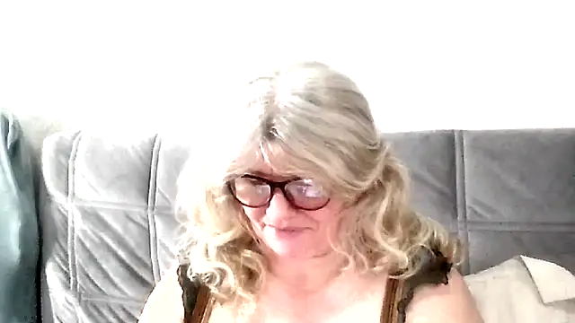 Snapshot of Diana_49 chatting on 03/30/26, 01:45 Diana 49 online show from 03/30/26, 01:45