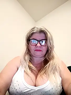 Snapshot of Diana_49 chatting on 04/11/26, 07:45 Diana 49 online show from 04/11/26, 07:45